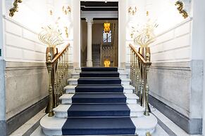 Petit Palace Lealtad Plaza