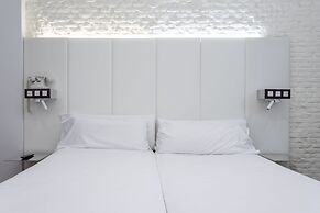 Petit Palace Lealtad Plaza