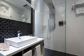 Petit Palace Lealtad Plaza