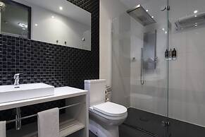 Petit Palace Lealtad Plaza