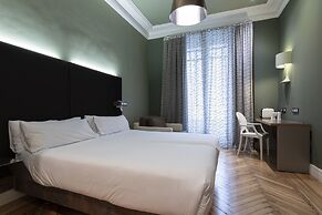 Petit Palace Lealtad Plaza