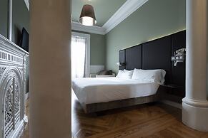 Petit Palace Lealtad Plaza