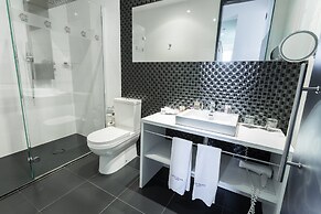 Petit Palace Lealtad Plaza