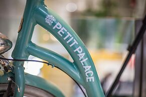 Petit Palace Lealtad Plaza