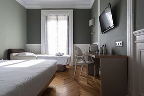 Petit Palace Lealtad Plaza