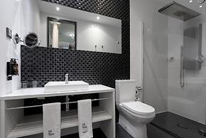 Petit Palace Lealtad Plaza