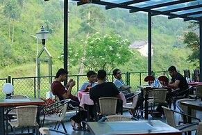 Westwood Riverside Garden Resort