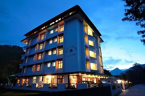 Westwood Riverside Garden Resort