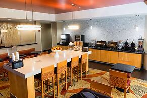 La Quinta Inn & Suites by Wyndham Starkville at MSU