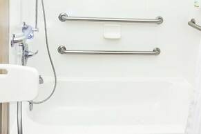 La Quinta Inn & Suites by Wyndham Starkville at MSU