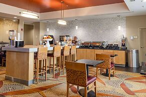 La Quinta Inn & Suites by Wyndham Starkville at MSU