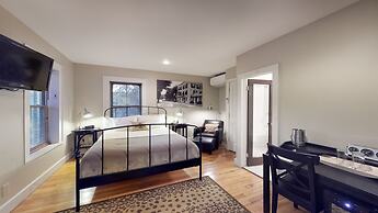 The 1850 House Inn and Tavern