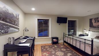 The 1850 House Inn and Tavern