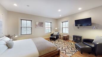 The 1850 House Inn and Tavern