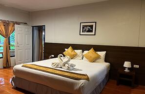 Lanta Nice Beach Resort