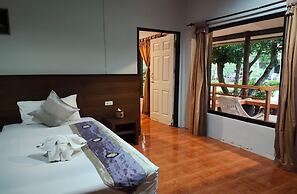 Lanta Nice Beach Resort