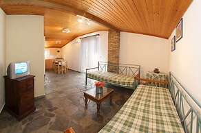 Nostos Studios & Apartments