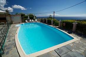 Nostos Studios & Apartments