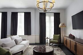 Adahan DeCamondo Pera, Autograph Collection