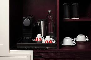 Adahan DeCamondo Pera, Autograph Collection