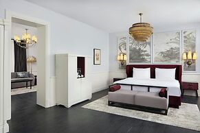 Adahan DeCamondo Pera, Autograph Collection