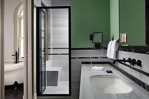 Adahan DeCamondo Pera, Autograph Collection