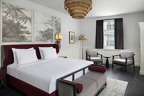 Adahan DeCamondo Pera, Autograph Collection