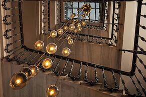 Adahan DeCamondo Pera, Autograph Collection