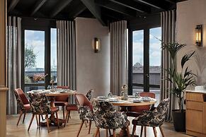 Adahan DeCamondo Pera, Autograph Collection