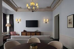 Adahan DeCamondo Pera, Autograph Collection