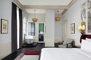 Adahan DeCamondo Pera, Autograph Collection