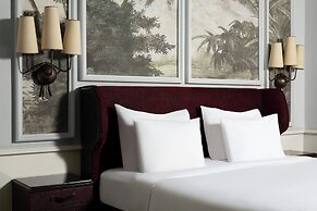 Adahan DeCamondo Pera, Autograph Collection