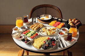 Adahan DeCamondo Pera, Autograph Collection