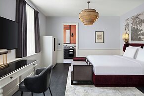 Adahan DeCamondo Pera, Autograph Collection