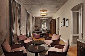 Adahan DeCamondo Pera, Autograph Collection