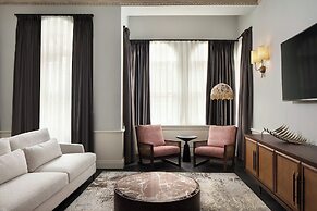 Adahan DeCamondo Pera, Autograph Collection