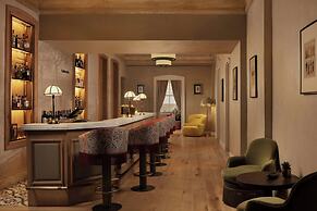 Adahan DeCamondo Pera, Autograph Collection