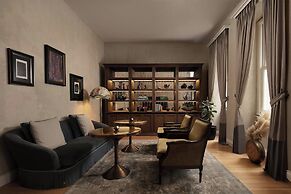 Adahan DeCamondo Pera, Autograph Collection