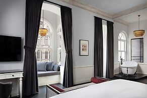 Adahan DeCamondo Pera, Autograph Collection