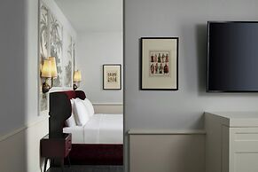 Adahan DeCamondo Pera, Autograph Collection