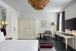 Adahan DeCamondo Pera, Autograph Collection