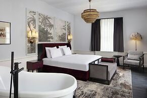 Adahan DeCamondo Pera, Autograph Collection