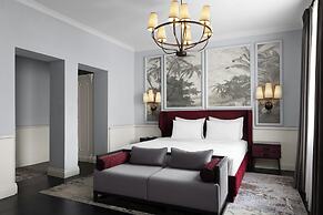 Adahan DeCamondo Pera, Autograph Collection