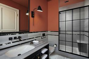 Adahan DeCamondo Pera, Autograph Collection