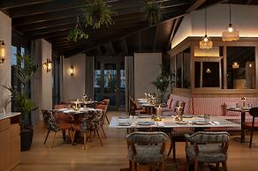 Adahan DeCamondo Pera, Autograph Collection