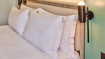 Holiday Inn & Suites Makati by IHG