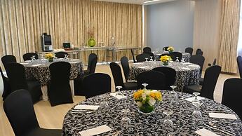 Holiday Inn & Suites Makati by IHG
