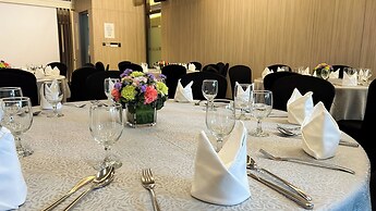 Holiday Inn & Suites Makati by IHG