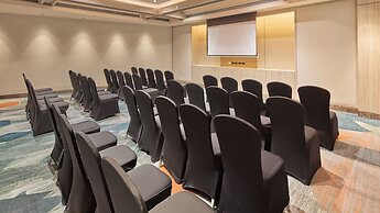 Holiday Inn & Suites Makati by IHG
