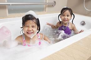 Holiday Inn & Suites Makati by IHG